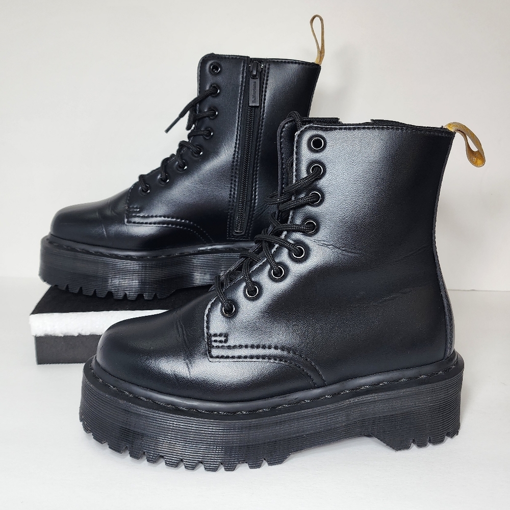 Dr Martens Jadon Unisex Vegan 8 Eyelet Lace Up Ankle Boots In Black Mono…